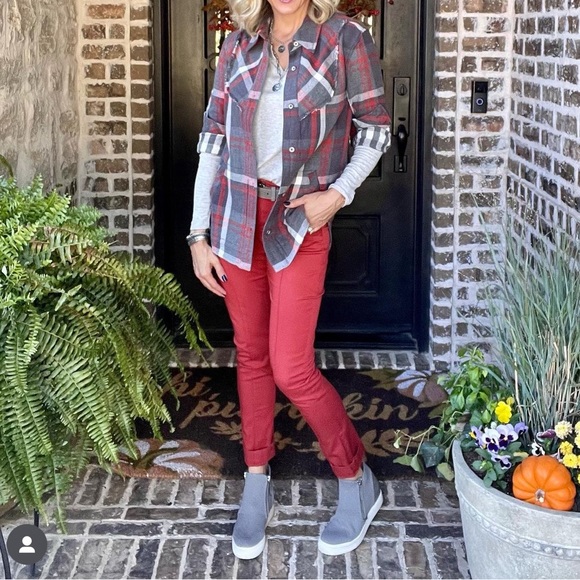 Cabi Tavern Shirt (style 4164) - Picture 12 of 13